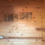 펜션 Near & Sauna